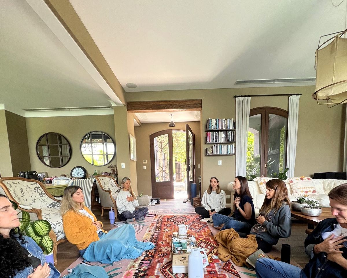 Círculo de mujeres en un encuentro de Alive